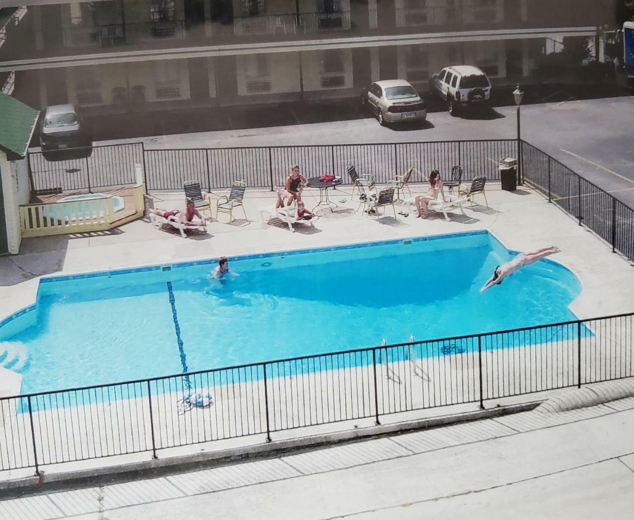 Four Seasons Inn ブランソン エクステリア 写真
